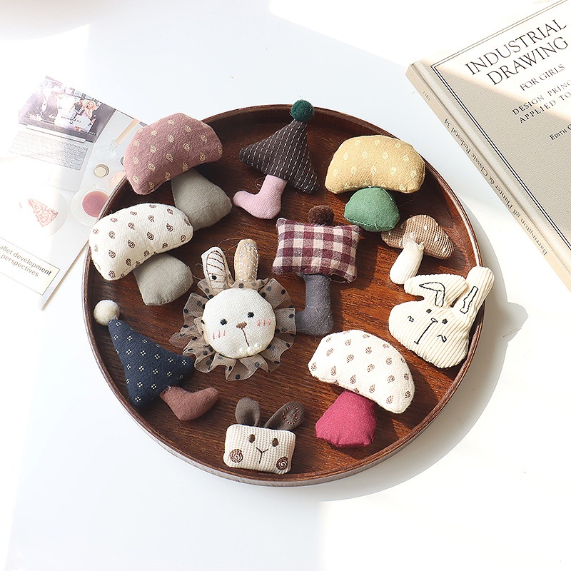 Tuxedo Lapel Pin - Lindo animal broche de tela y